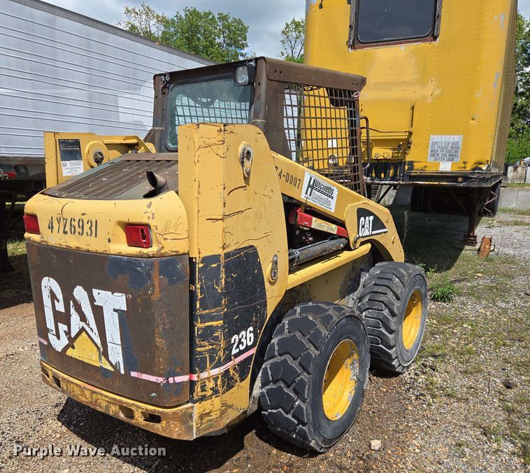 image for item DP6372 2004 Caterpillar 236 skid steer loader