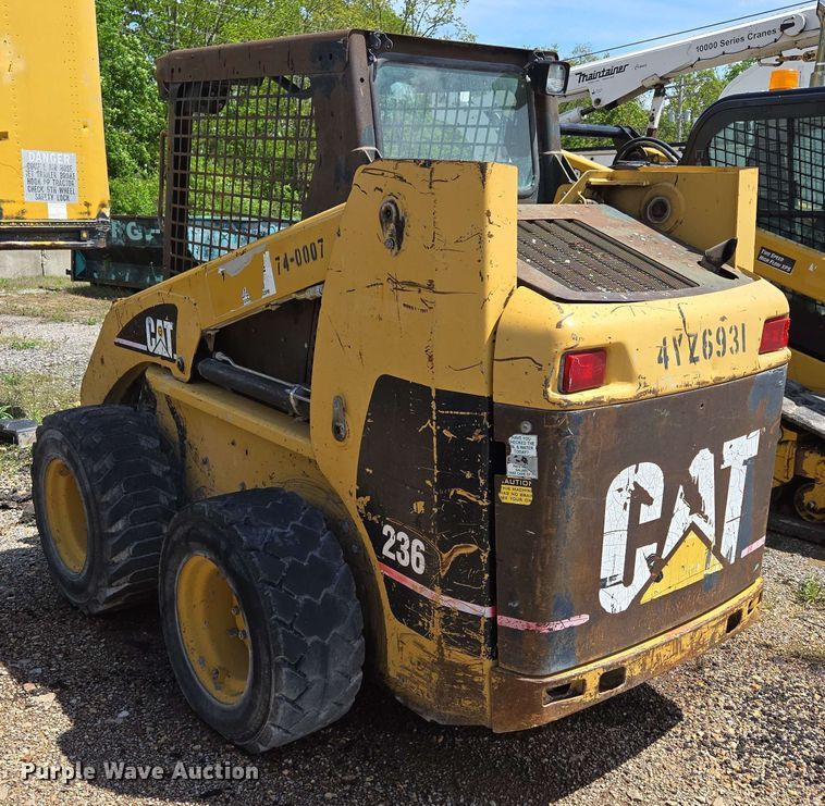 image for item DP6372 2004 Caterpillar 236 skid steer loader
