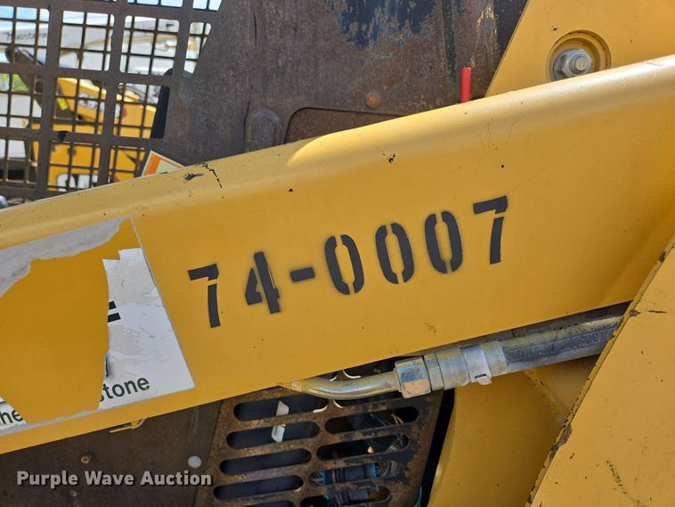 image for item DP6372 2004 Caterpillar 236 skid steer loader