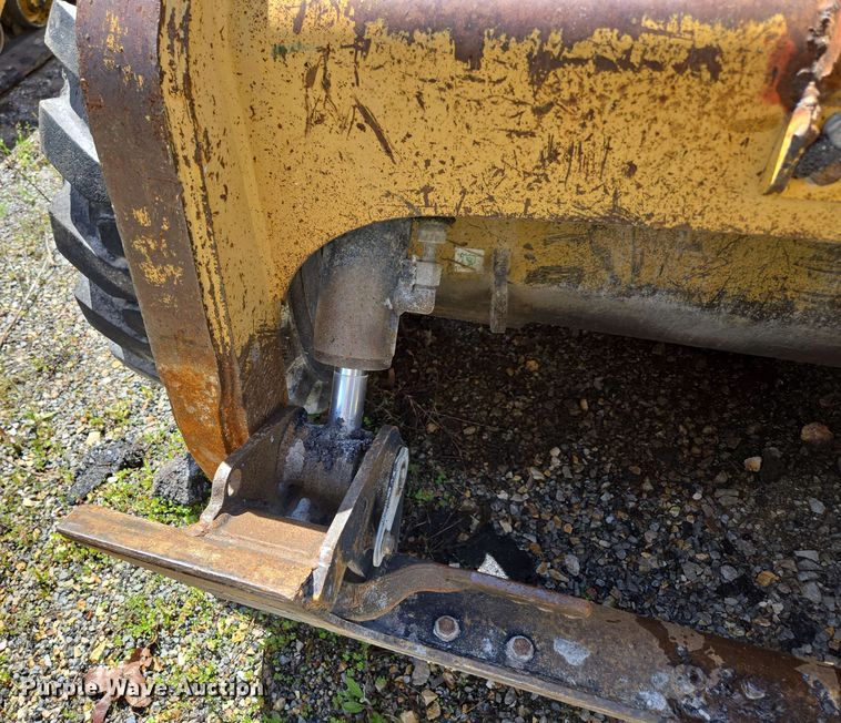 image for item DP6372 2004 Caterpillar 236 skid steer loader