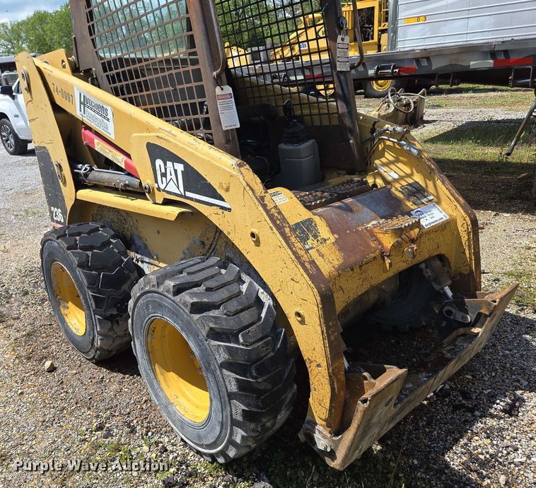 image for item DP6372 2004 Caterpillar 236 skid steer loader