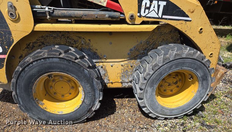 image for item DP6372 2004 Caterpillar 236 skid steer loader