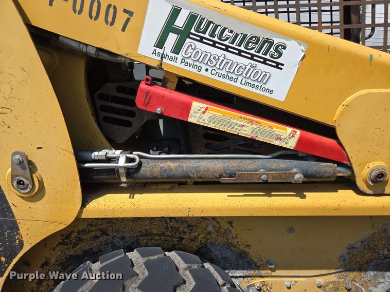 image for item DP6372 2004 Caterpillar 236 skid steer loader