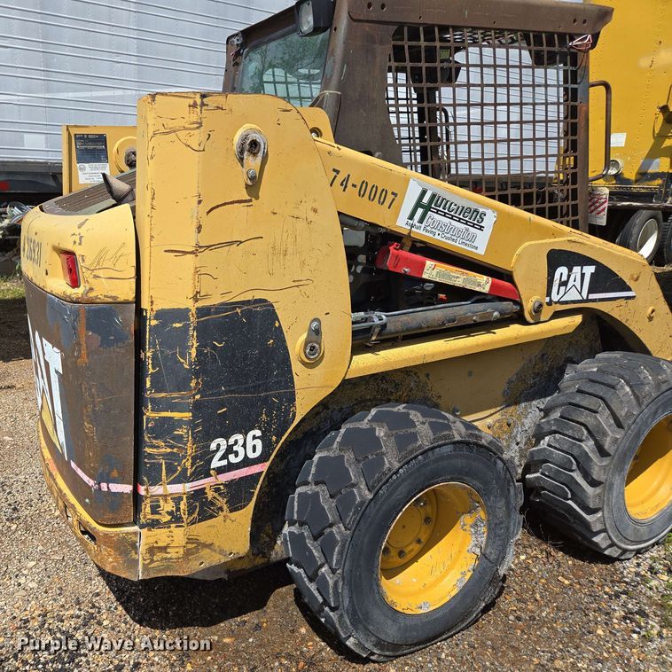 image for item DP6372 2004 Caterpillar 236 skid steer loader