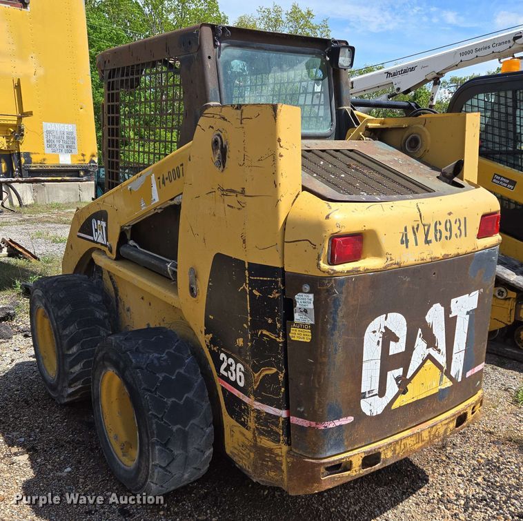 image for item DP6372 2004 Caterpillar 236 skid steer loader