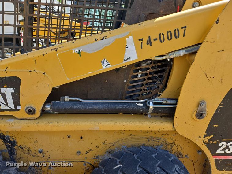 image for item DP6372 2004 Caterpillar 236 skid steer loader