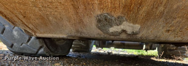 image for item DP6372 2004 Caterpillar 236 skid steer loader