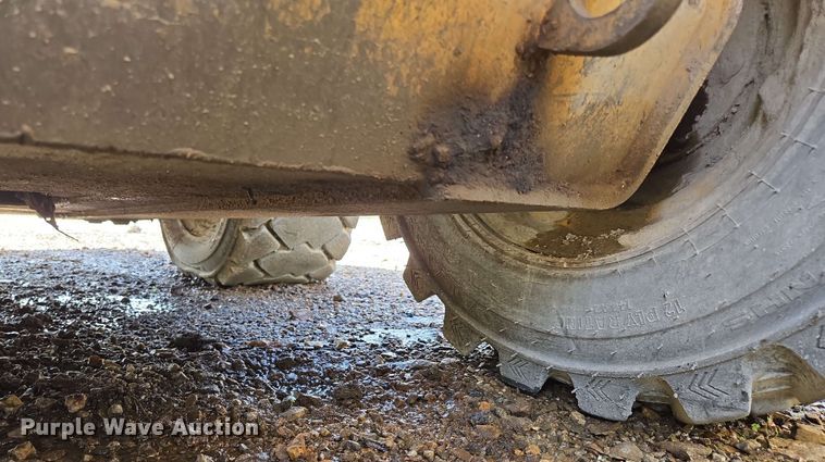 image for item DP6372 2004 Caterpillar 236 skid steer loader