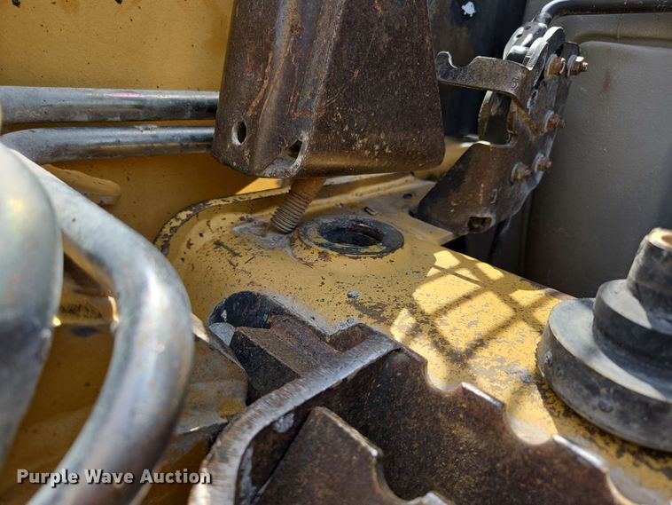 image for item DP6372 2004 Caterpillar 236 skid steer loader