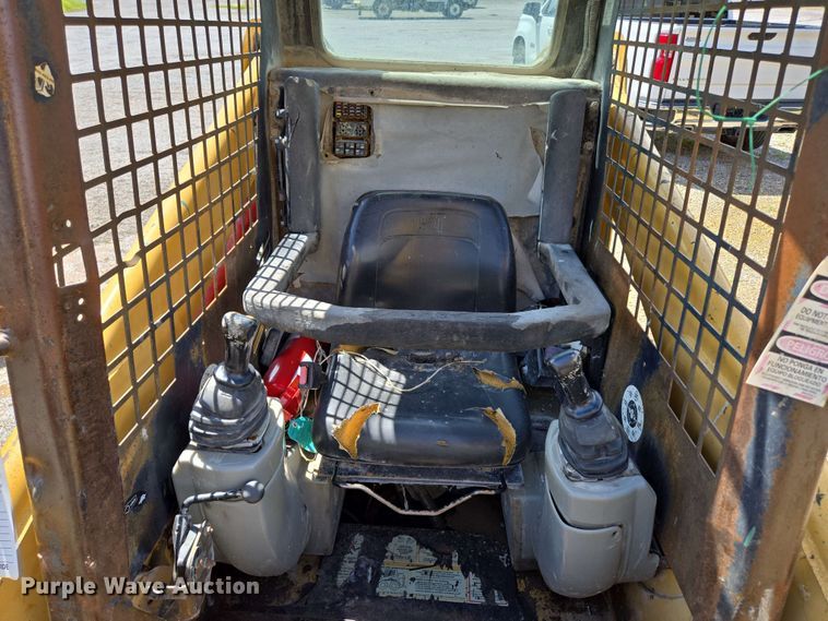 image for item DP6372 2004 Caterpillar 236 skid steer loader