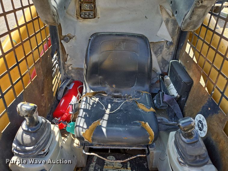 image for item DP6372 2004 Caterpillar 236 skid steer loader