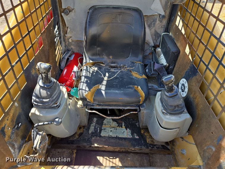 image for item DP6372 2004 Caterpillar 236 skid steer loader