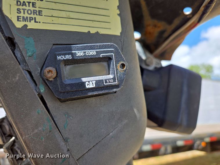 image for item DP6372 2004 Caterpillar 236 skid steer loader