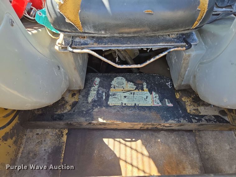 image for item DP6372 2004 Caterpillar 236 skid steer loader