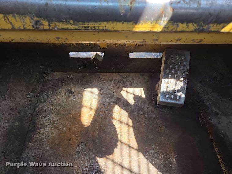 image for item DP6372 2004 Caterpillar 236 skid steer loader