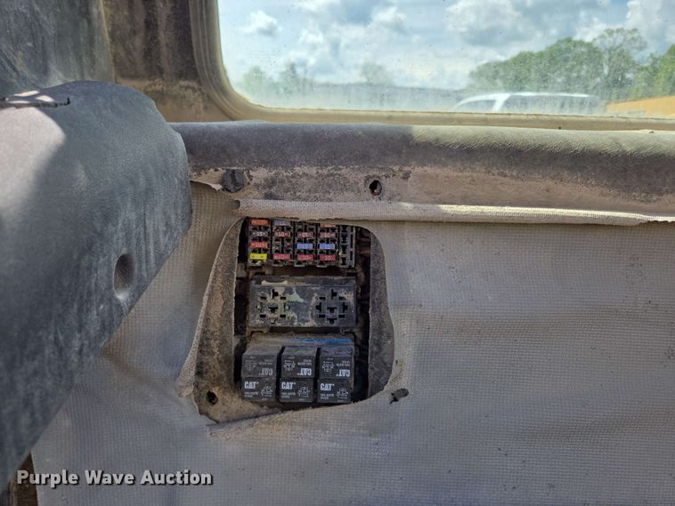 image for item DP6372 2004 Caterpillar 236 skid steer loader