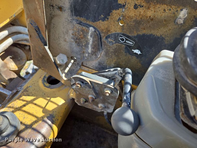 image for item DP6372 2004 Caterpillar 236 skid steer loader