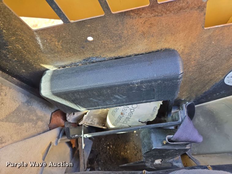 image for item DP6372 2004 Caterpillar 236 skid steer loader