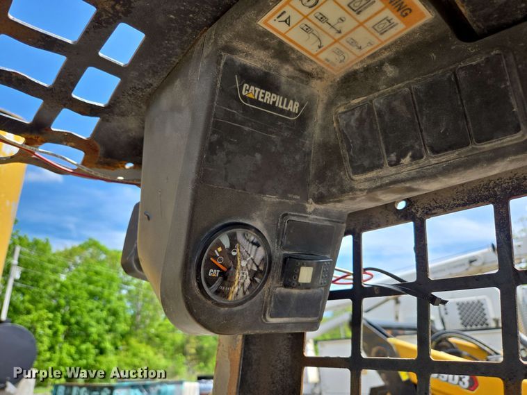 image for item DP6372 2004 Caterpillar 236 skid steer loader