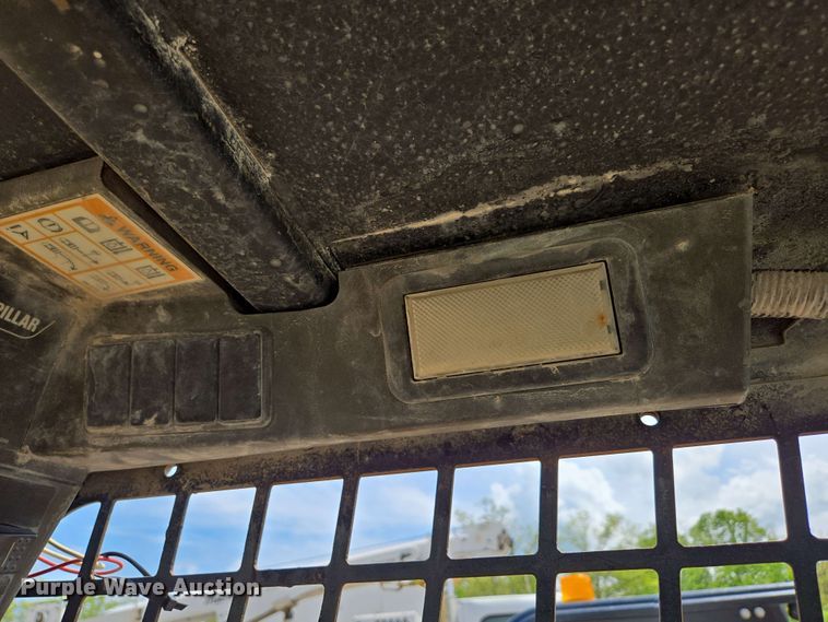 image for item DP6372 2004 Caterpillar 236 skid steer loader