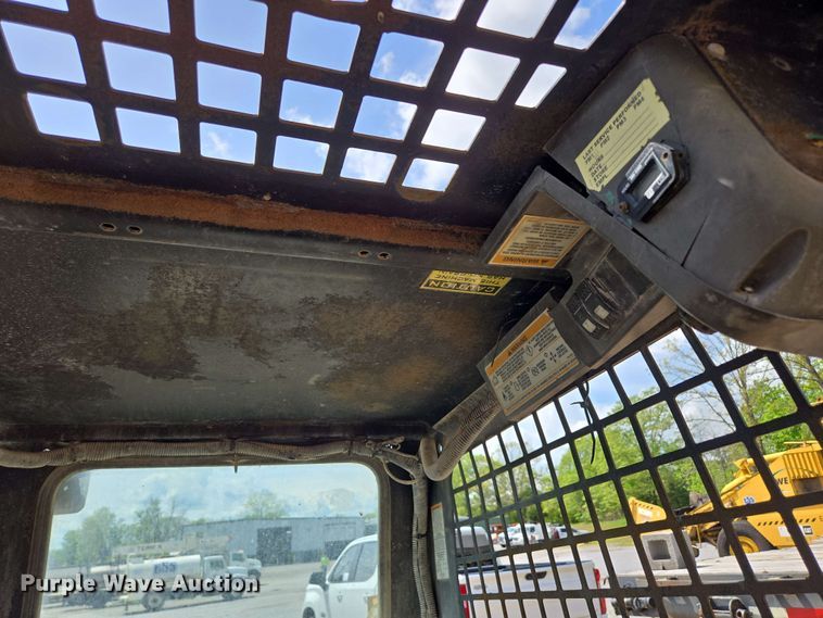 image for item DP6372 2004 Caterpillar 236 skid steer loader