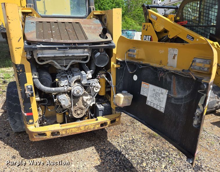 image for item DP6372 2004 Caterpillar 236 skid steer loader