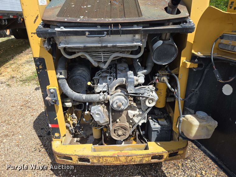 image for item DP6372 2004 Caterpillar 236 skid steer loader