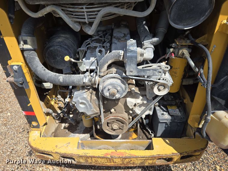 image for item DP6372 2004 Caterpillar 236 skid steer loader