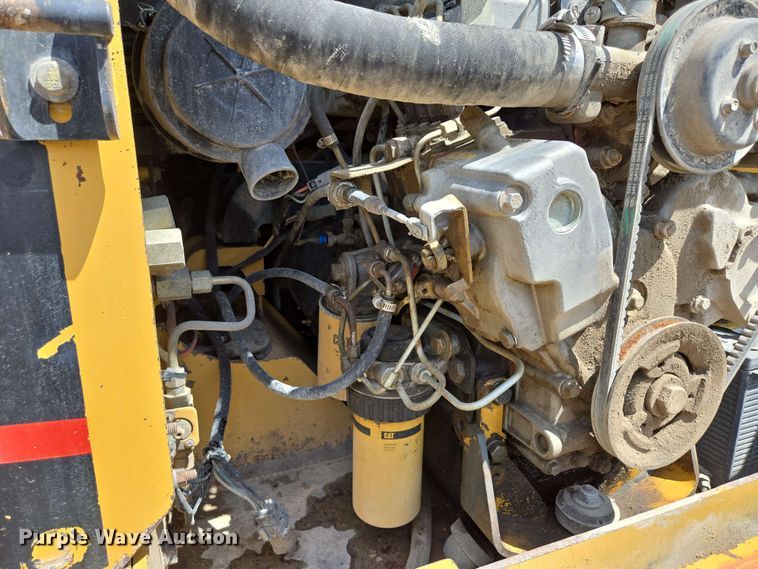 image for item DP6372 2004 Caterpillar 236 skid steer loader