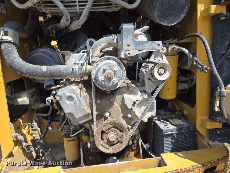 image for item DP6372 2004 Caterpillar 236 skid steer loader