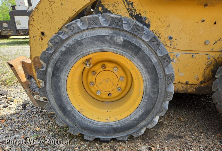 image for item DP6372 2004 Caterpillar 236 skid steer loader