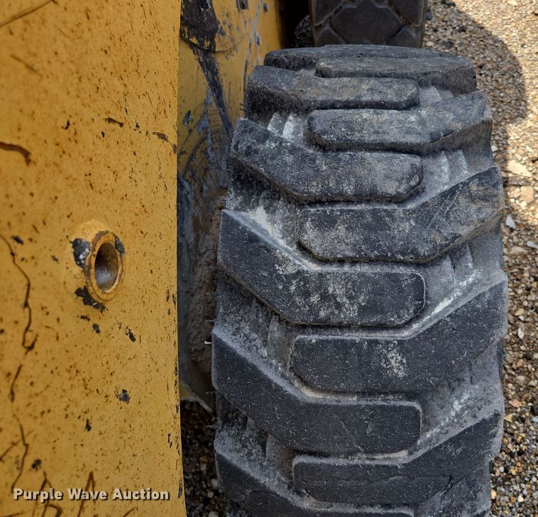 image for item DP6372 2004 Caterpillar 236 skid steer loader