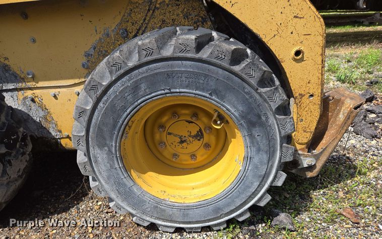 image for item DP6372 2004 Caterpillar 236 skid steer loader