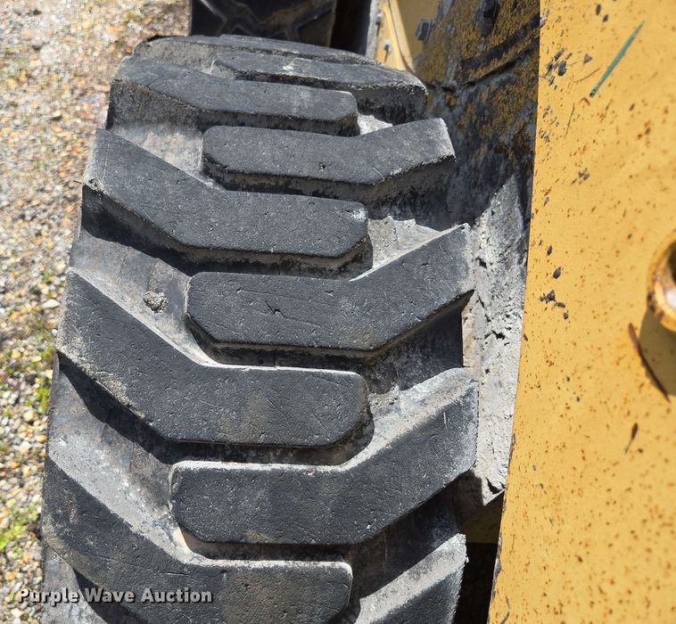 image for item DP6372 2004 Caterpillar 236 skid steer loader