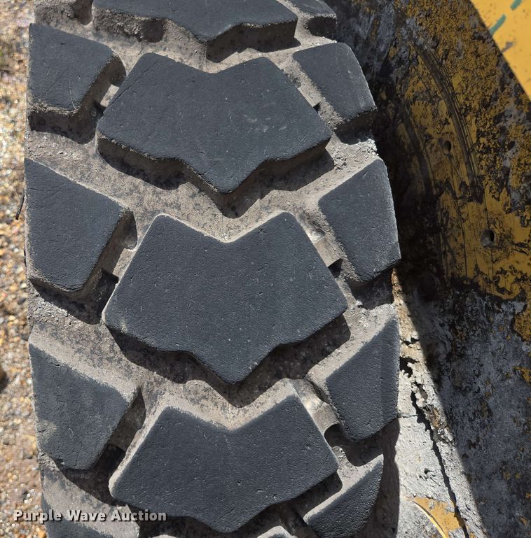 image for item DP6372 2004 Caterpillar 236 skid steer loader