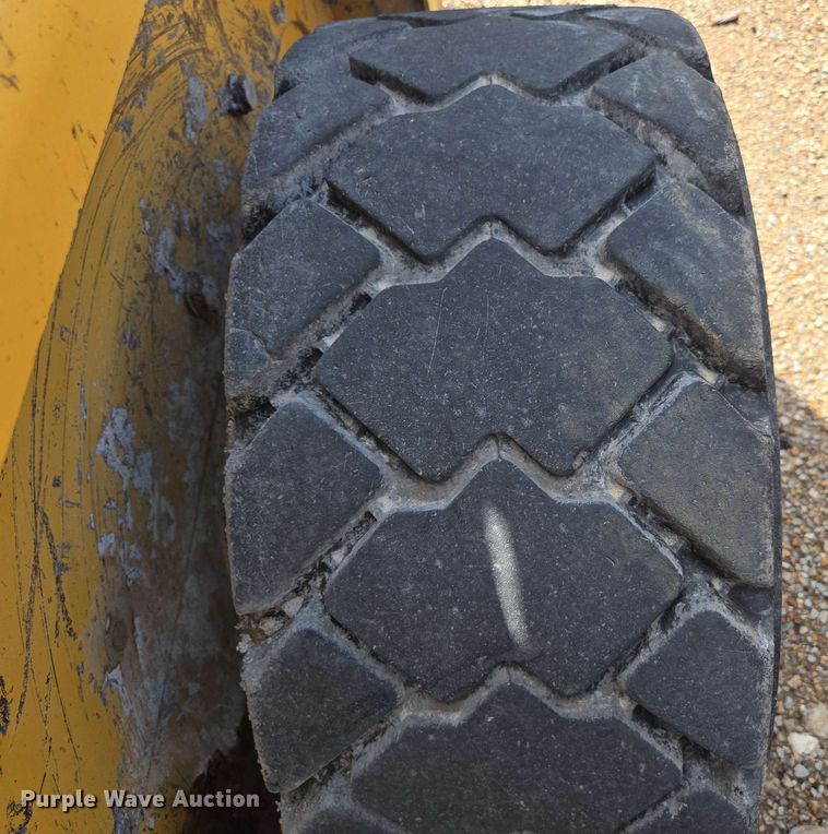 image for item DP6372 2004 Caterpillar 236 skid steer loader