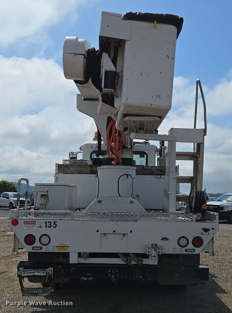 image for item DP6413 2016 Peterbilt PB348 bucket truck