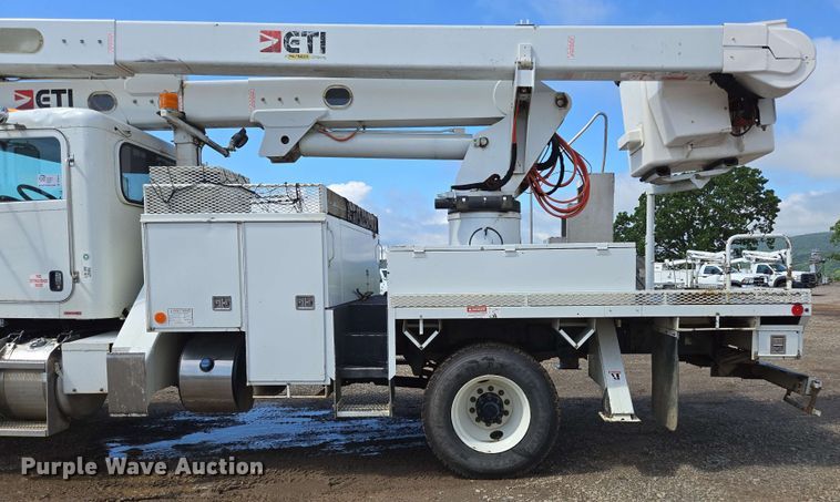 image for item DP6413 2016 Peterbilt PB348 bucket truck