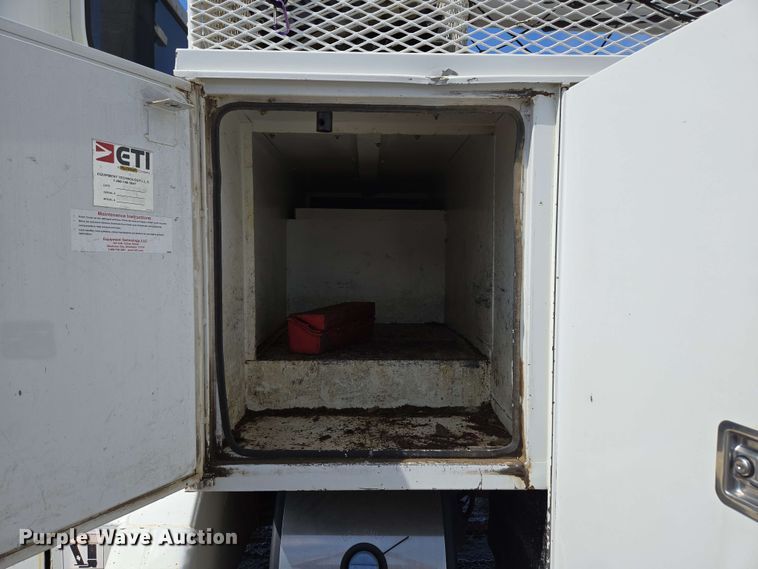 image for item DP6413 2016 Peterbilt PB348 bucket truck