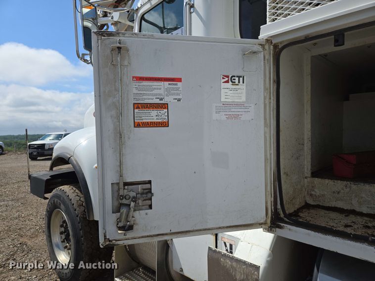 image for item DP6413 2016 Peterbilt PB348 bucket truck