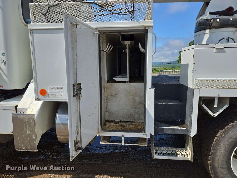 image for item DP6413 2016 Peterbilt PB348 bucket truck