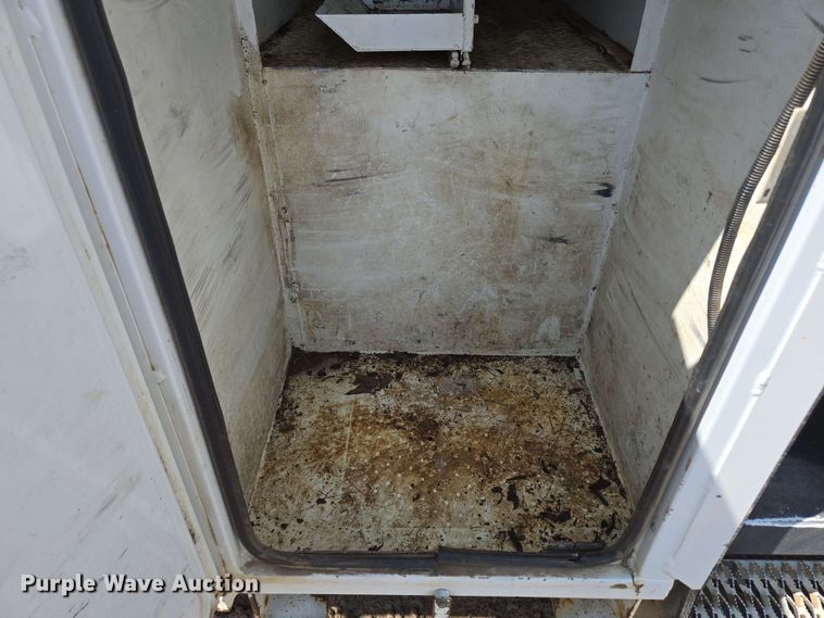 image for item DP6413 2016 Peterbilt PB348 bucket truck