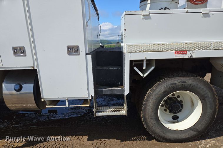 image for item DP6413 2016 Peterbilt PB348 bucket truck