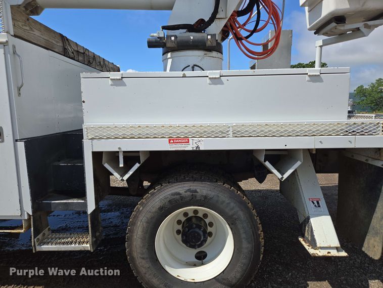 image for item DP6413 2016 Peterbilt PB348 bucket truck