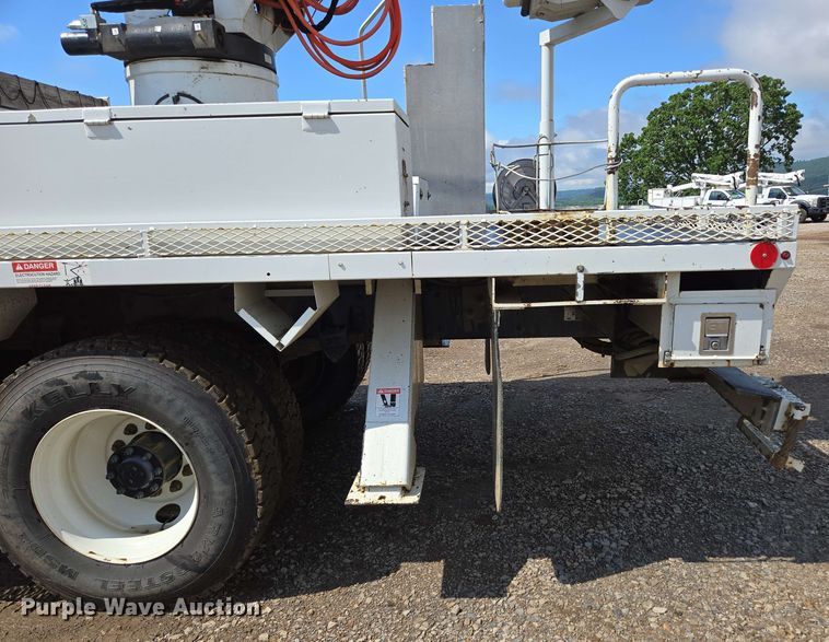 image for item DP6413 2016 Peterbilt PB348 bucket truck
