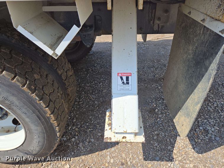 image for item DP6413 2016 Peterbilt PB348 bucket truck