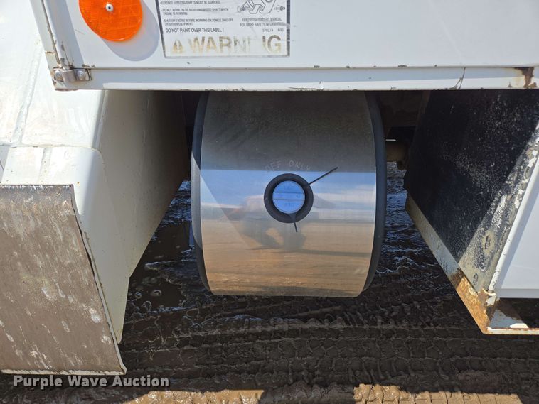 image for item DP6413 2016 Peterbilt PB348 bucket truck