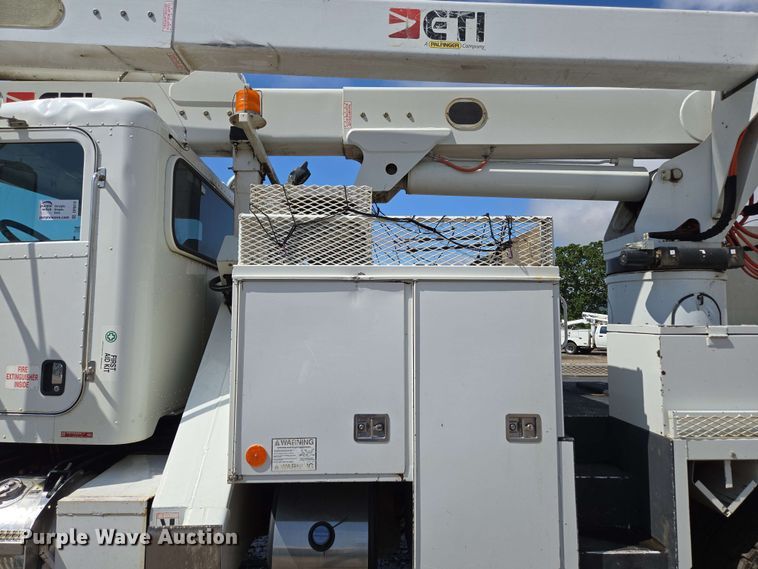 image for item DP6413 2016 Peterbilt PB348 bucket truck