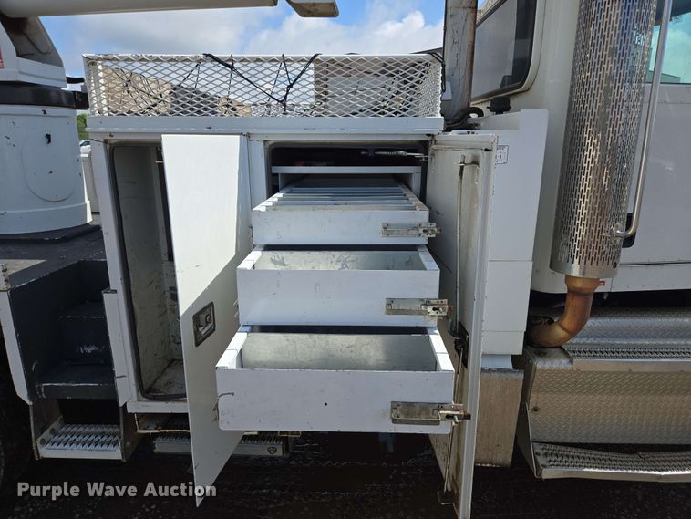 image for item DP6413 2016 Peterbilt PB348 bucket truck