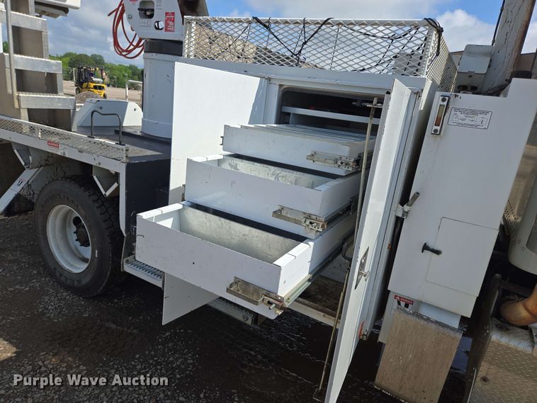 image for item DP6413 2016 Peterbilt PB348 bucket truck